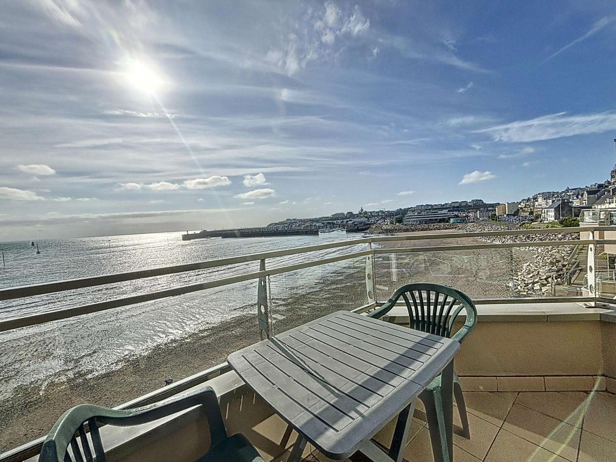 Appartement Avec Balcon, Proche Des Plages Et Commerces - Fr-1-361-89 Granville Exterior photo